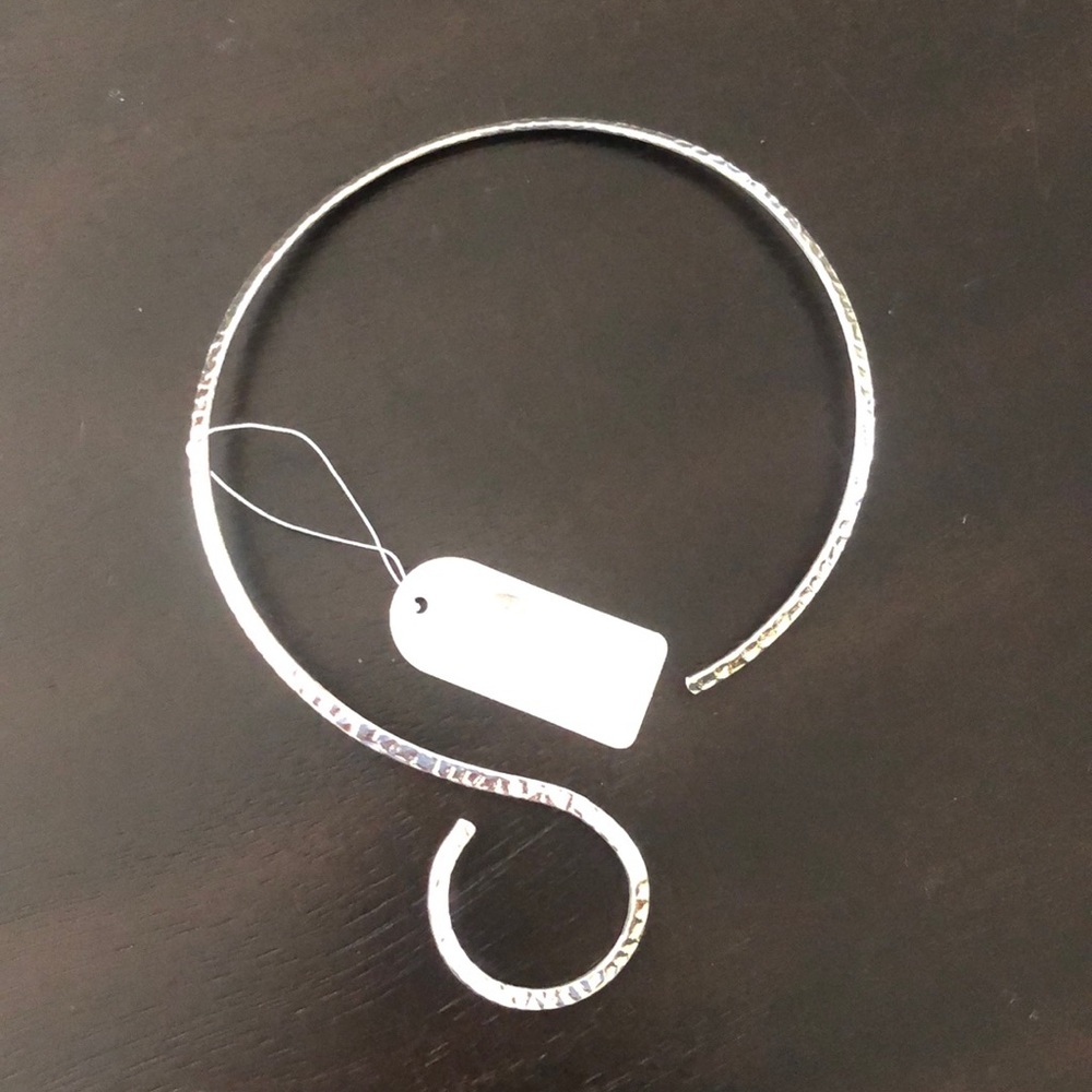 Silver tone collar necklace